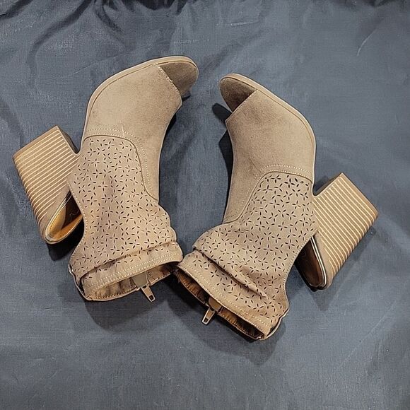 BRAND NEW SUGAR VERUCA LASER-CUT OUT WITHD FISH MOUTH ANKLE BOOTIES - Picture 9 of 16